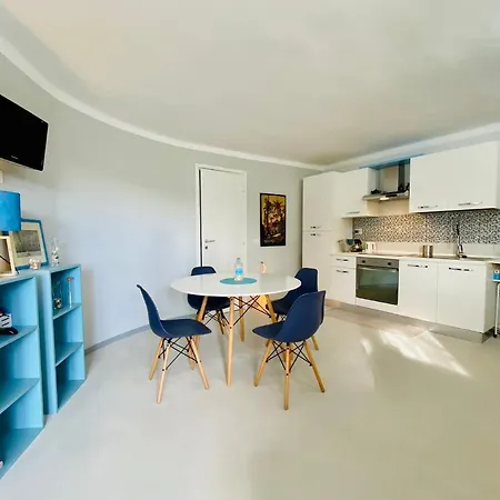 Hostdomus - Casa Celeste アパート *